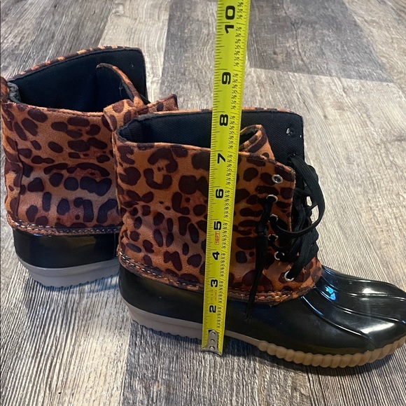 Leopard Print Duck Boots - Picture 7 of 7